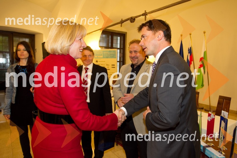  Jadranka  Dakić, predsednica Sveta Festival Ljubljana; mag. Simon Furlan, Telekom Slovenije62. Festival Ljubljana 2014, novinarska konferenca