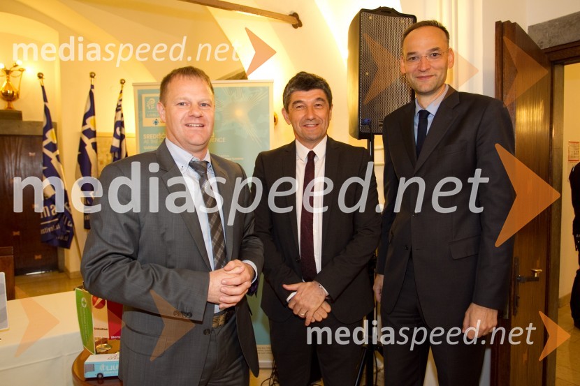  Tomaž Krajnčič, Hypo;  Aleksander Batič, izvršni direktor NKBM za področje poslovne mreže;  Aleksander Salkič, vodja službe za odnose z javnostmi Petrol62. Festival Ljubljana 2014, novinarska konferenca