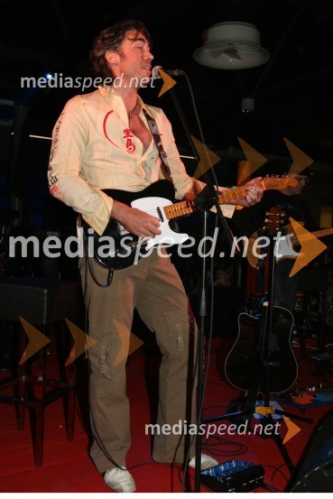 Jan Plestenjak, pevecKoncert Jana Plestenjaka ob prvi obletnici Bowling centra Strike