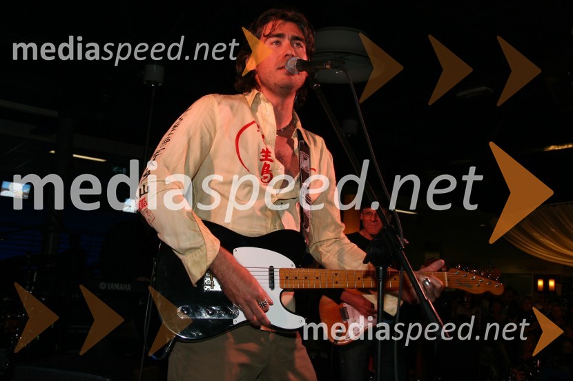 Jan Plestenjak, pevecKoncert Jana Plestenjaka ob prvi obletnici Bowling centra Strike