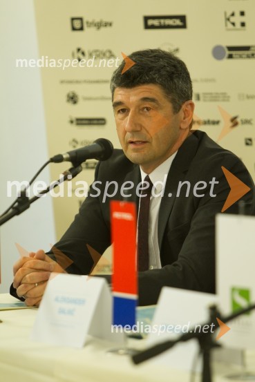  Aleksander Batič, izvršni direktor NKBM za področje poslovne mreže62. Festival Ljubljana 2014, novinarska konferenca