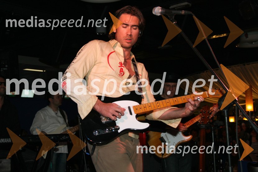 Jan Plestenjak, pevecKoncert Jana Plestenjaka ob prvi obletnici Bowling centra Strike