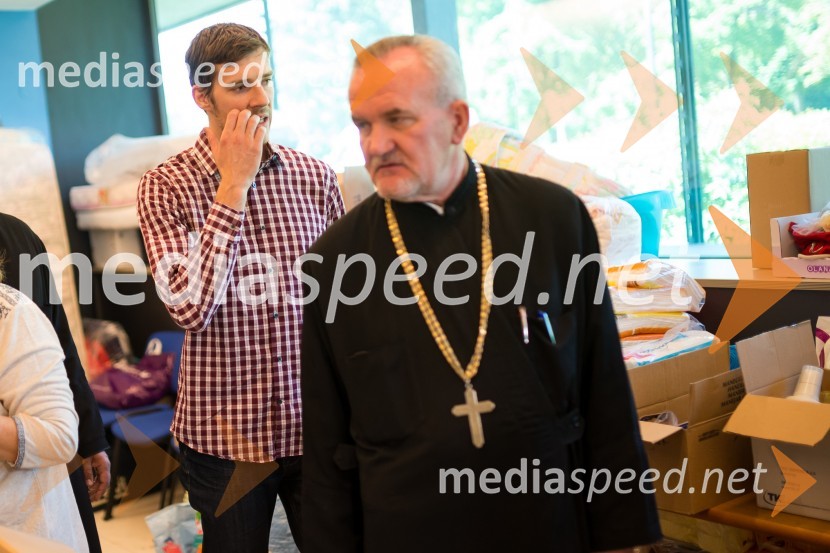  Goran Dragić, košarkar;  Peran Bošković, paroh srbske pravoslavne cerkveGoran Dragić in Rašo Nesterović, dobrodelna akcija za poplavljene