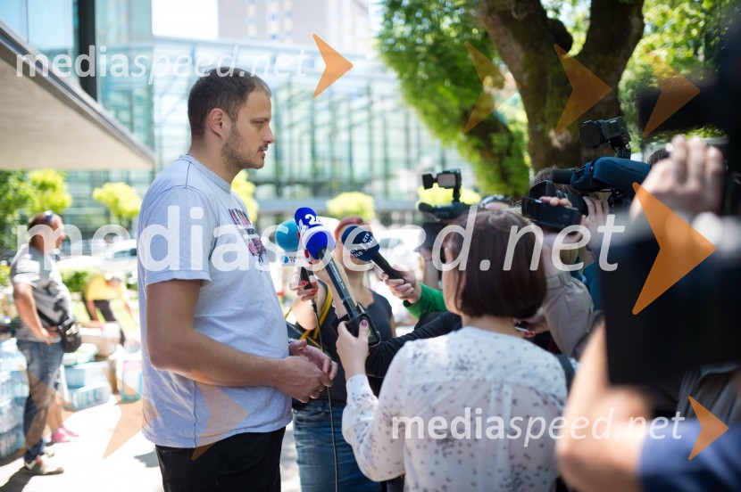  Radoslav Rašo Nesterović, košarkarGoran Dragić in Rašo Nesterović, dobrodelna akcija za poplavljene