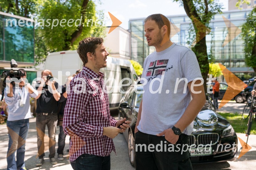  Goran Dragić, košarkar;  Radoslav Rašo Nesterović, košarkarGoran Dragić in Rašo Nesterović, dobrodelna akcija za poplavljene