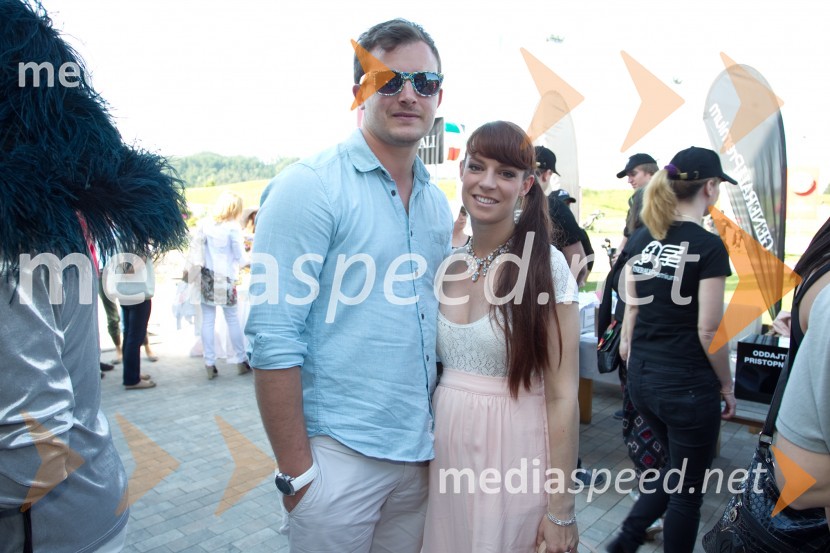 Anže  Zavrl, Gadi;  Tina Vunjak, pevka, plesalkaLady piknik pod klobuki 2014