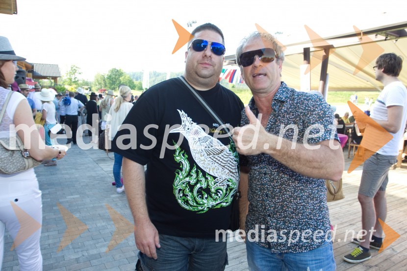  Filip Kocijančič, novinar;  VIli Resnik, pevecLady piknik pod klobuki 2014