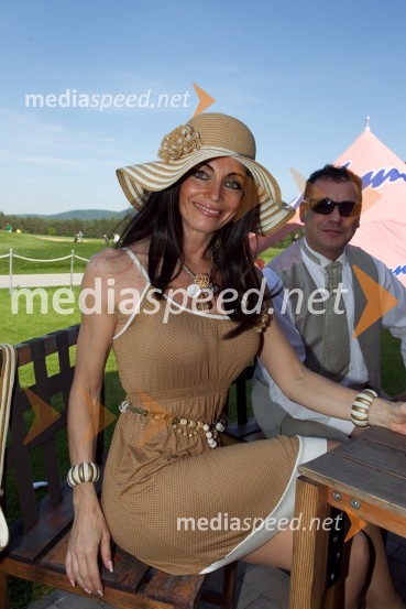  Nena Nevenka Muršič, nekdanja Miss FitnesLady piknik pod klobuki 2014
