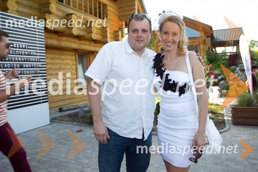  Milan Simčič, fotograf;  Julija Kramar, pevkaLady piknik pod klobuki 2014