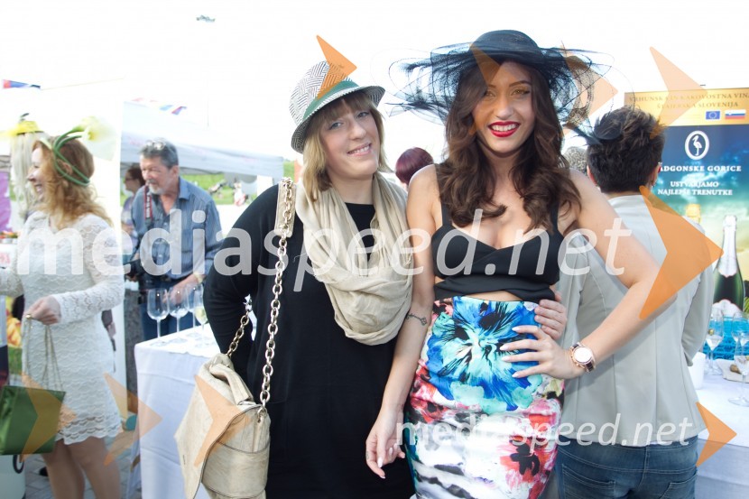  Saša Bernetič, novinarka;  Anja Jenko, fotomodelLady piknik pod klobuki 2014