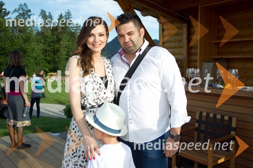  Natalija Verboten, pevka;  Dejan BojičLady piknik pod klobuki 2014