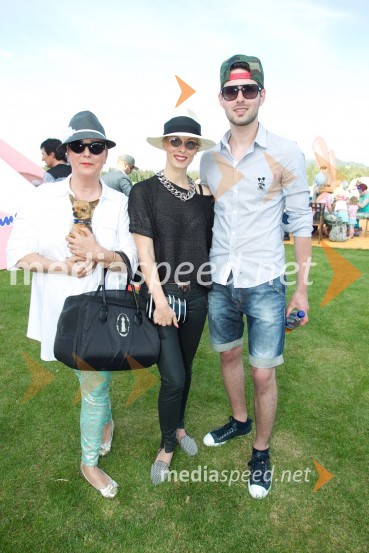  Irena Pustovrh;  Pia Pustovrh, voditeljica;  Tim RobičLady piknik pod klobuki 2014