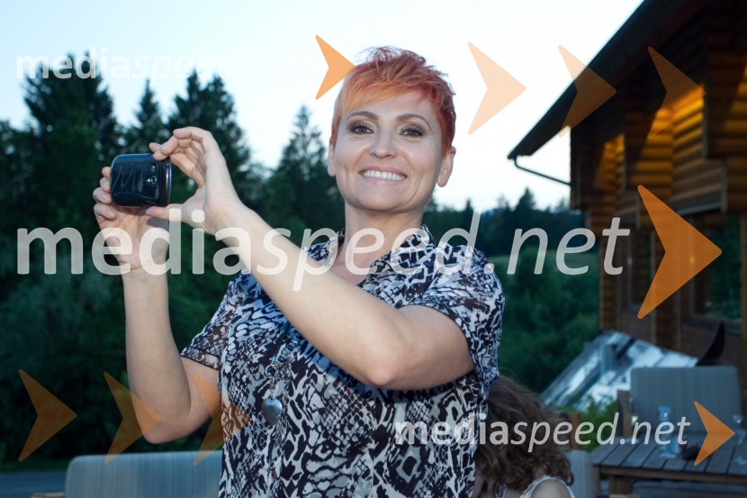  Natalija Kolšek, pevkaLady piknik pod klobuki 2014