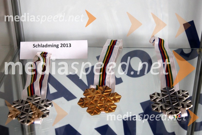 Tina Maze, novinarska konferenca in predstavitev nove ekipe Team to aMazeTina Maze, novinarska konferenca in predstavitev nove ekipe Team to aMaze