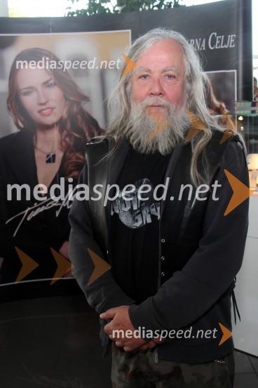  Aleš Leko Gulič, nekdanji direktor Urada za verske skupnostiTina Maze, novinarska konferenca in predstavitev nove ekipe Team to aMaze