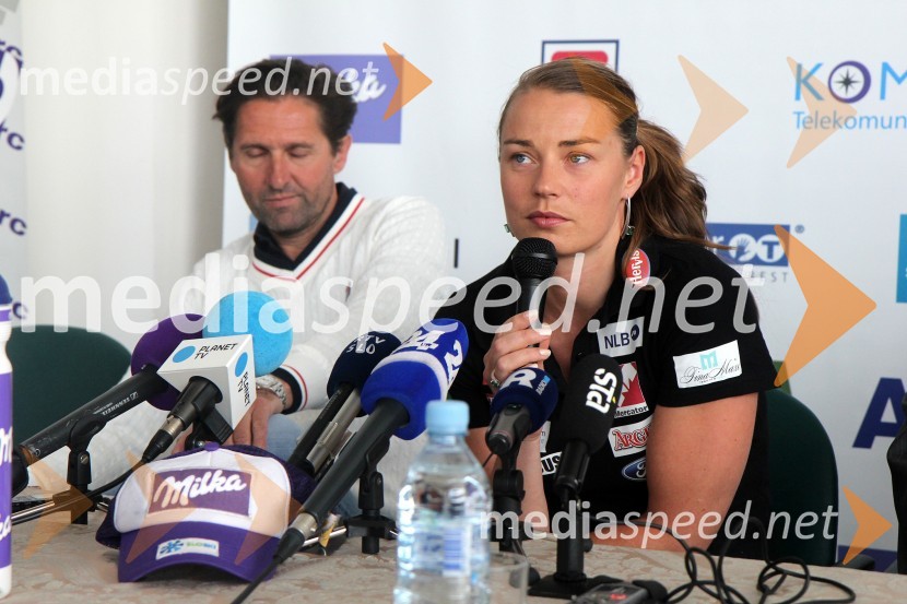  Andrea Massi, trener;  Tina Maze, smučarkaTina Maze, novinarska konferenca in predstavitev nove ekipe Team to aMaze