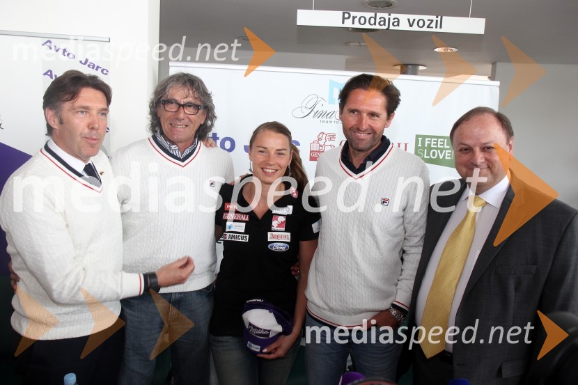  Damijan Terpin, odvetnik Tine Maze;  Valerio Ghiardi, prvi trener ekipe Team to aMaze;  Tina Maze, smučarka;  Andrea Massi, trener;  Milan Jarc, Avto JarcTina Maze, novinarska konferenca in predstavitev nove ekipe Team to aMaze