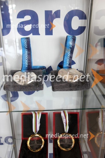 Tina Maze, novinarska konferenca v Avtohiši JarcTina Maze, novinarska konferenca in predstavitev nove ekipe Team to aMaze