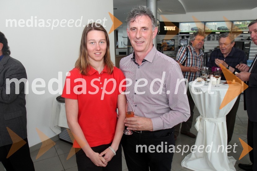  Desiree   Kopše, članica slovenske mladinske reprezentance v alpskem smučanju;  Trivo Krempl, direktor podjetja AJM d.o.o.Tina Maze, novinarska konferenca in predstavitev nove ekipe Team to aMaze