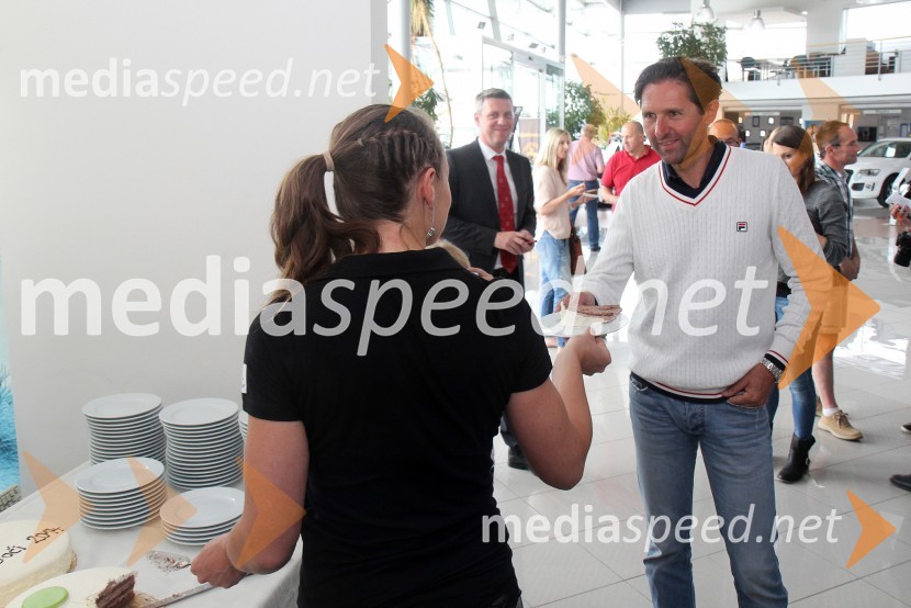  Tina Maze, smučarka;  Andrea Massi, trenerTina Maze, novinarska konferenca in predstavitev nove ekipe Team to aMaze