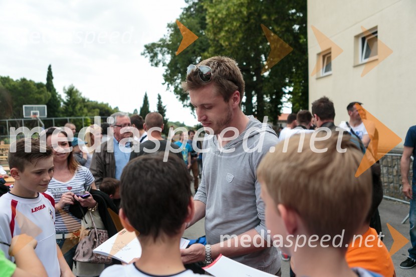  Denis Avdić, voditeljMatej Mavrič Rožič, poslovilna tekma