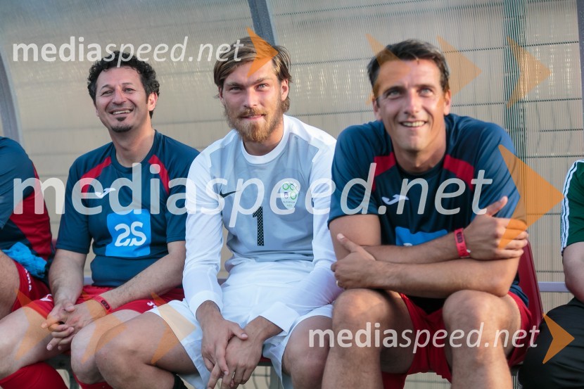  Patrick Vlačič, nekdanji minister;  Vid Belec, nogometaš;  Mile Ačimovič, nogometašMatej Mavrič Rožič, poslovilna tekma