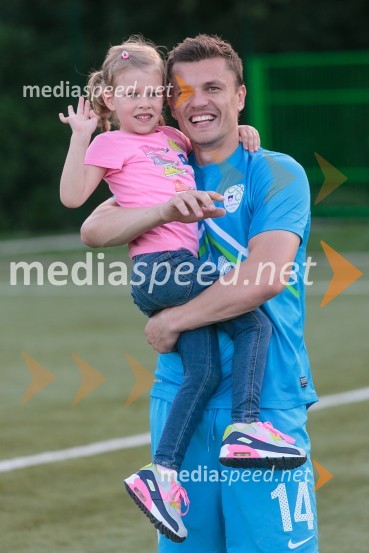  ... ;  Zlatko Dedić, nogometašMatej Mavrič Rožič, poslovilna tekma