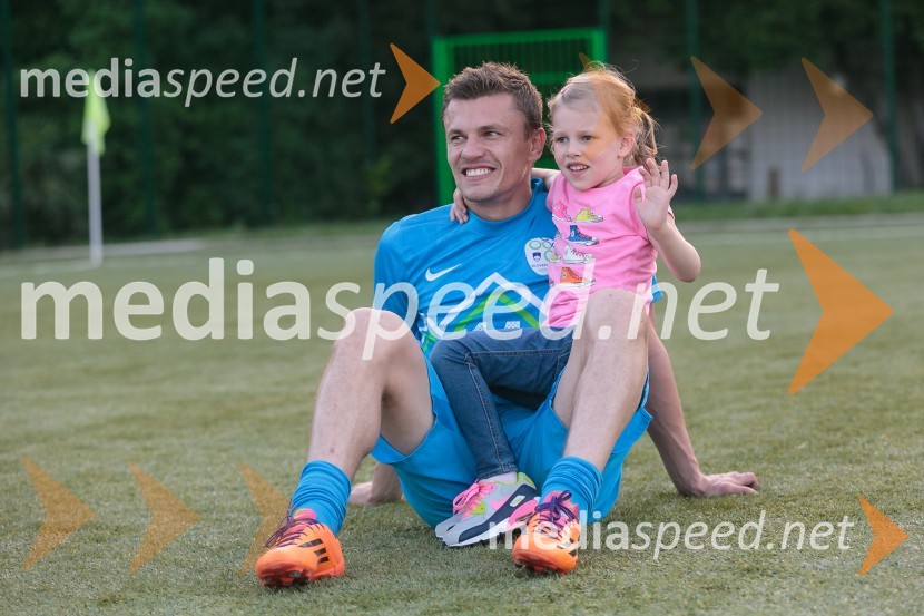  Zlatko Dedić, nogometaš;  ... Matej Mavrič Rožič, poslovilna tekma