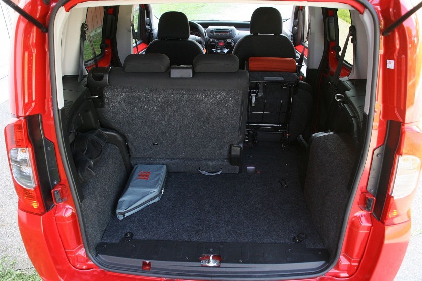 Fiat Qubo 1.3 Multijet 16V Trekking 95, prtljažnik je variabilen in s tem praktičenFiat Qubo 1.3 Multijet 16V Trekking 95, mediaspeed test