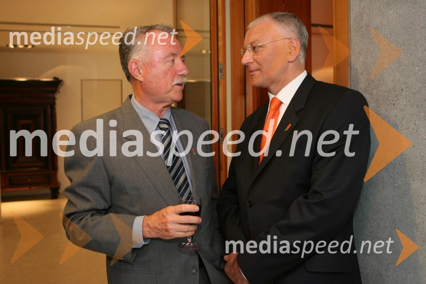 Anton Bebler, univerzitetni profesor in politik in Piotr Kaszuba, poljski veleposlanikSprejem na nizozemskem veleposlaništvu ob kraljičinem dnevu