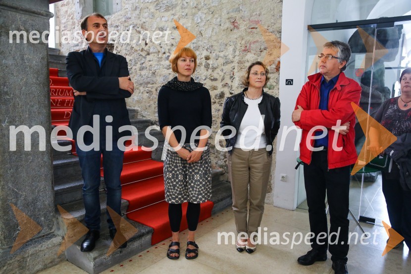  Blaž Peršin, direktor Muzeja in galerije mesta Ljubljane; dr. Bernarda Županek, kustosinja ;  ... ;  Miran Mohar, oblikovanje razstave, Novi kolektivizemEmona: mesto v imperiju, muzejska razstava ob praznovanju 2000-letnice Emone