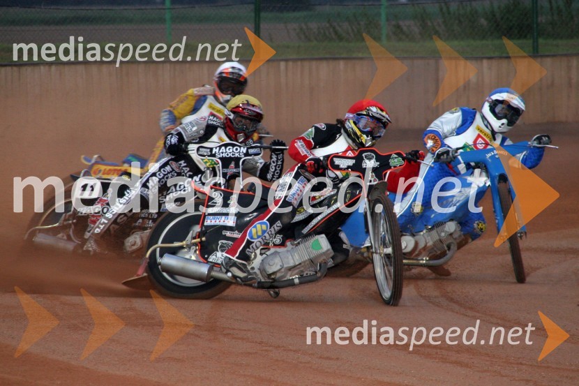 Gary Havelock-Velika Britanija (rdeča čelada), Marian Jirout - Češka (modra), Lee Richardson - Velika Britanija (rumeno črna) in Tomasz Bajerski - Poljska (bela)SPEEDWAY, 8. Zlata čelada