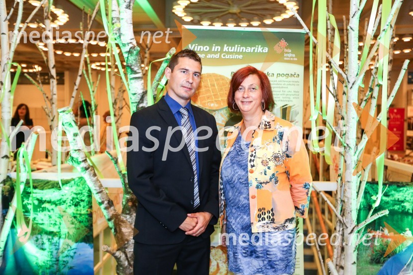  Peter Črnič, direktor RIC Bela krajina;  Jerneja  Kamnikar, ustanoviteljica in direktorica Vivo CateringUvod v Jurjevanje v Beli krajini