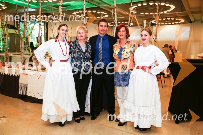  ... ;  Mojca Čemas Stjepanovič, županja občine Črnomlje;  Peter Črnič, direktor RIC Bela krajina;  Jerneja  Kamnikar, ustanoviteljica in direktorica Vivo Catering;  ... Uvod v Jurjevanje v Beli krajini