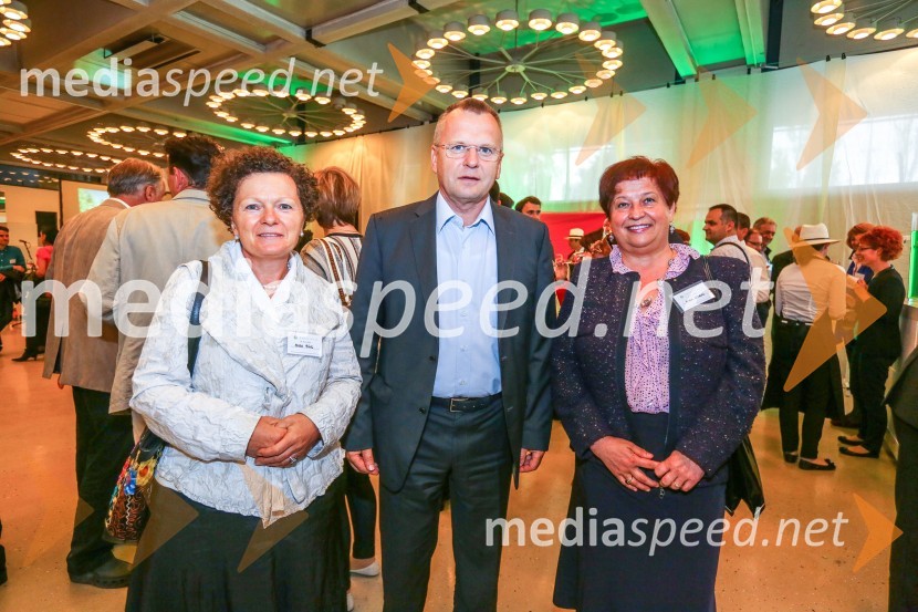  Mira Fink;  ... ;  Nika LovrinUvod v Jurjevanje v Beli krajini