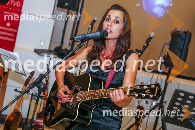  Erika  Kralj , radijska voditeljicaUvod v Jurjevanje v Beli krajini