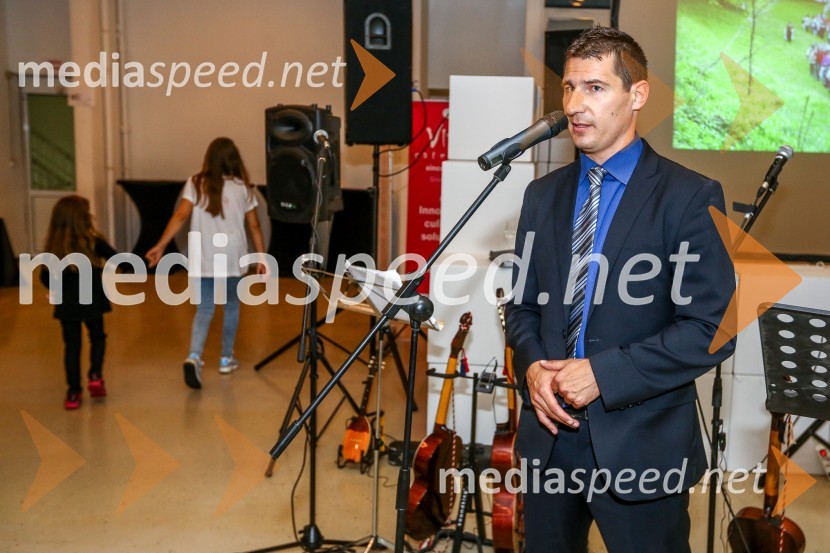  Peter Črnič, direktor RIC Bela krajinaUvod v Jurjevanje v Beli krajini