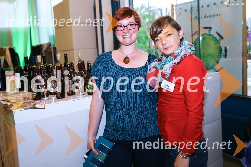  Urša Pogačnik, organizatorka sejma Smnj-na-plac;  Sanela  ZukanovićUvod v Jurjevanje v Beli krajini