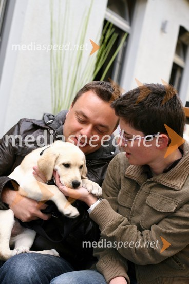 Sašo Papp radijski moderator, psička labradorka in žena LenjaSašo Papp, radijski moderator