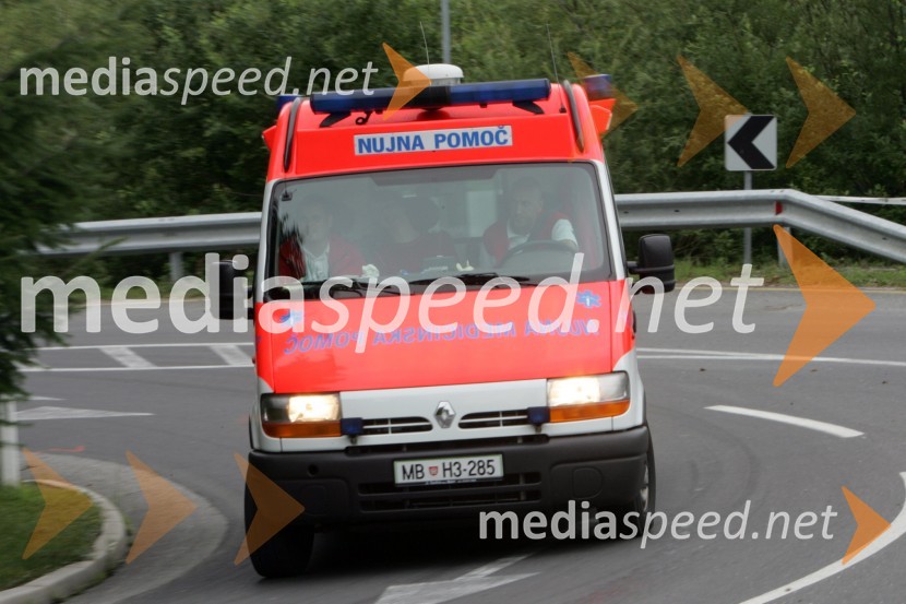 Rešilni avto na poti na pomočRALLY, 3.Škoda rally Maribor