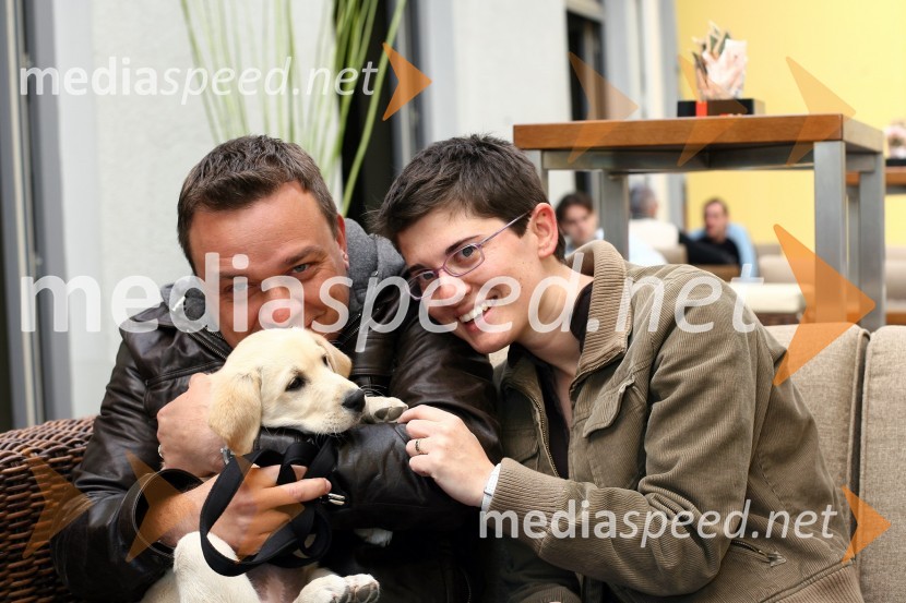 Sašo Papp radijski moderator, psička labradorka in žena LenjaSašo Papp, radijski moderator