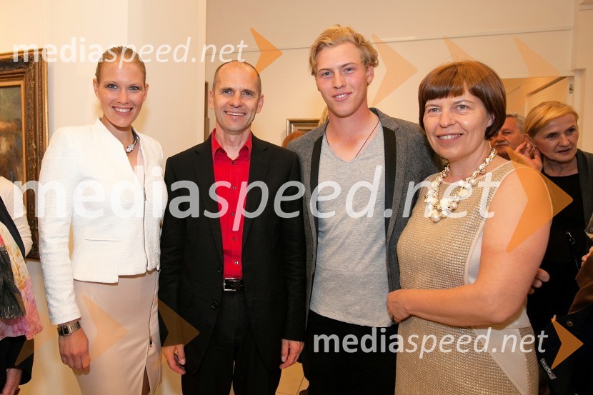  Tajda Šarkanj, Galerija Hest;  dr. Uroš Grilc, minister za kulturo;  Enej Šarkanj, Galerija Hest;  Bojana Šarkanj, lastnica Galerije Hest25 let Galerije Hest in otvoritev razstave impresionistov