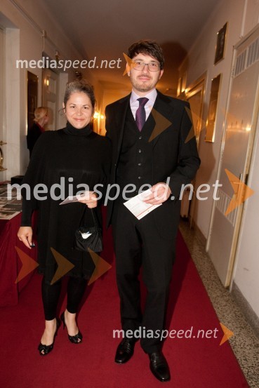  Jera Ivanc, LGL;  Tomaž LajovicMarina Abramović ali kako sem izgubil pot do Antigone