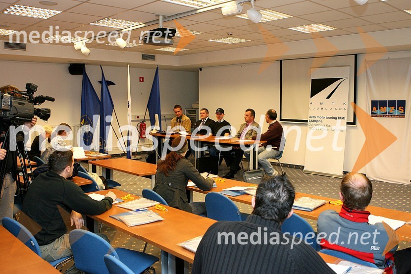 Tiskovna konferenca AMZS in AMTK LjubljanaTiskovna konferenca AMZS in AMTK Ljubljana