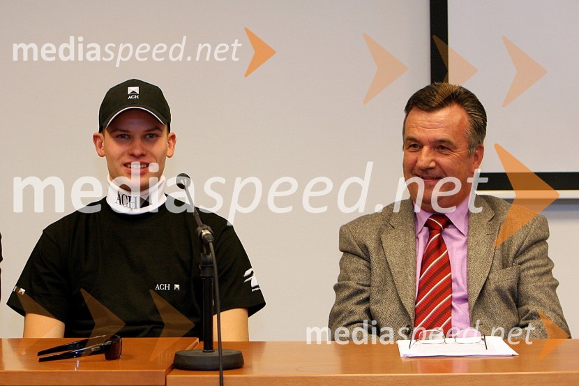 Matej Žagar, speedwayist in Janez Tomažič, predsednik komisije za speedway pri AMZSTiskovna konferenca AMZS in AMTK Ljubljana