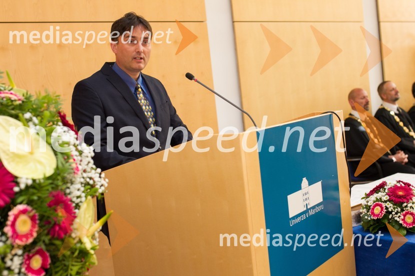 prof. dr. Matej Mencinger, Fakulteta za naravoslovje in matematiko, Univerza v MariboruPromocija doktorjev znanosti UM, junij 2014