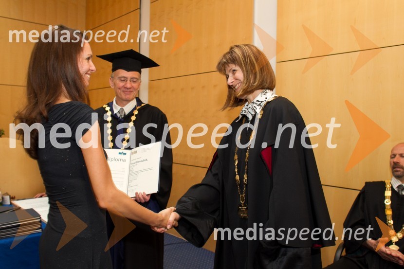 dr. Tina Klenovšek, Fakulteta za naravoslovje in matematiko, Univerza v Mariboru; prof. dr.  Nataša Vaupotič, dekanica,  Fakulteta za naravoslovje in matematiko, Univerza v MariboruPromocija doktorjev znanosti UM, junij 2014