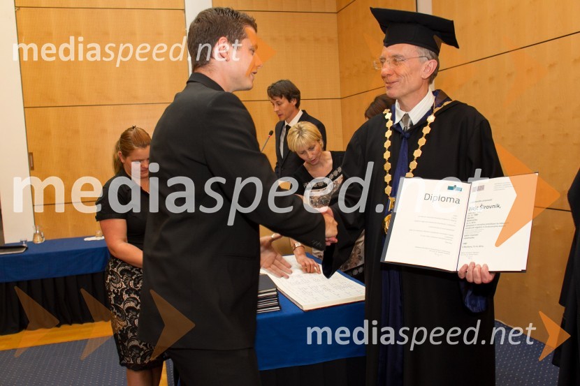 dr. Nejc Širovnik, Fakulteta za naravoslovje in matematiko, Univerza v Mariboru; prof. dr.  Danijel Rebolj, rektor Univerze v MariboruPromocija doktorjev znanosti UM, junij 2014