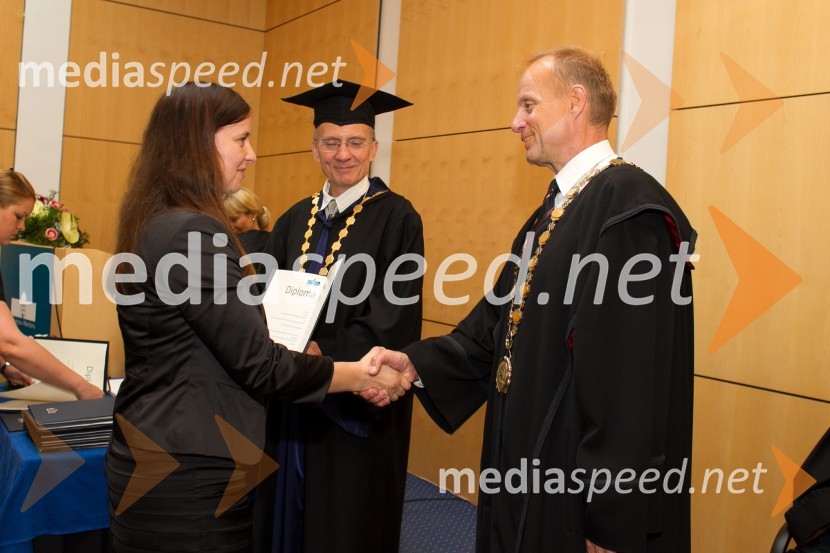 dr. Anita Laznik, Filozofska fakulteta, Univerza v Mariboru; prof. dr. Marko Jesenšek, dekan, Filozofska fakulteta, Univerza v MariboruPromocija doktorjev znanosti UM, junij 2014