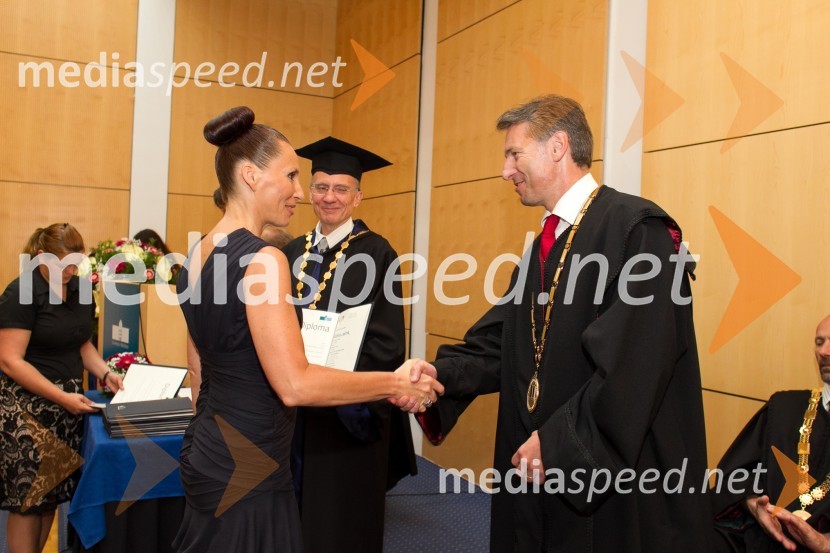 dr. Sabina Lešnik, Pedagoška fakulteta, Univerza v Mariboru; prof. dr. Samo Fošnarič, dekan, Pedagoška fakultete, Univerza v MariboruPromocija doktorjev znanosti UM, junij 2014